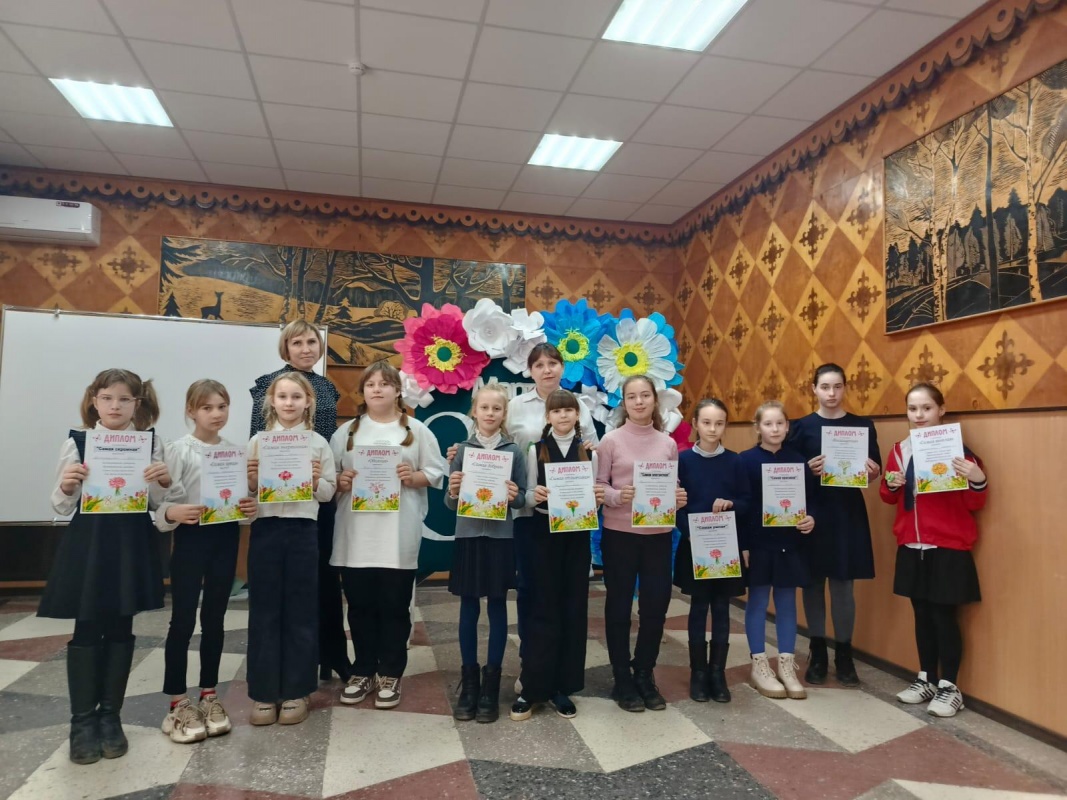 Для учащихся 3 и 4 классов ООШ № 24 конкурсная программа «А ну-ка, девочки».