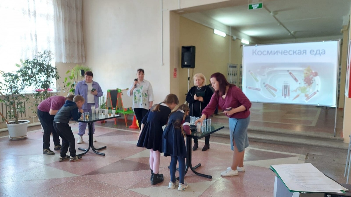 Конкурсная программа ко дню космонавтики «Летим в космос!».