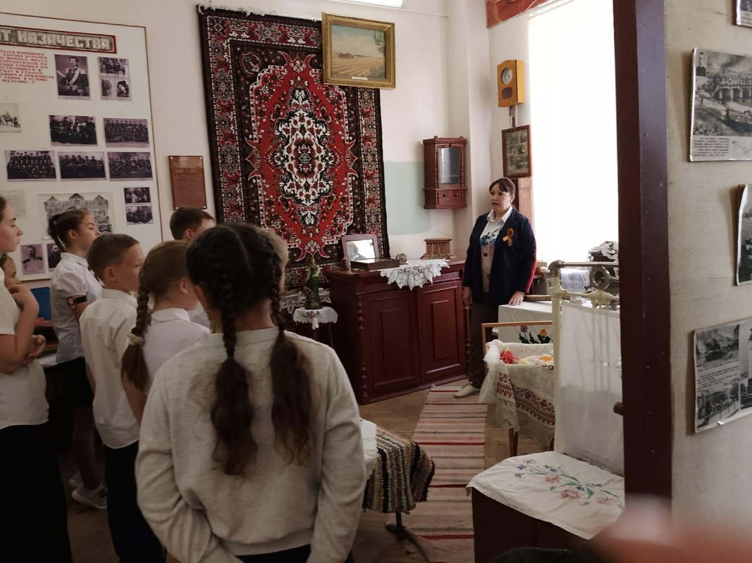 В рамках Всероссийской акции «Ночь музеев» экскурсия в комнату Боевой и Трудовой Славы.